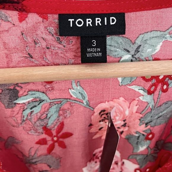 Torrid Red  V-neck Floral Baby Doll Blouse/ NWT size 3 - Picture 11 of 11